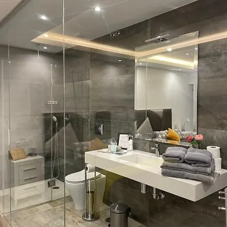 Cantareria, Azahar Apartment